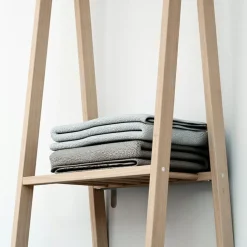 Portant à vêtements en bois de hêtre brut Essentiel