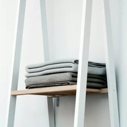 Portant à vêtements en bois de hêtre Essentiel blanc et beige