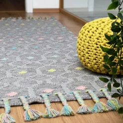 Pouf enfant tricoté Lili jaune oeuf (30 x 20 cm)