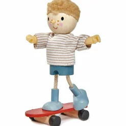 Poupée Edward avec skateboard