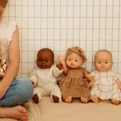 Poupée Jade avec tenue robe Rayures fines