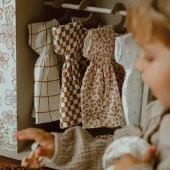 Poupée Léa avec tenue robe Léopard