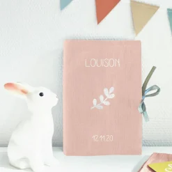 Protège carnet de santé rose poudré (personnalisable)