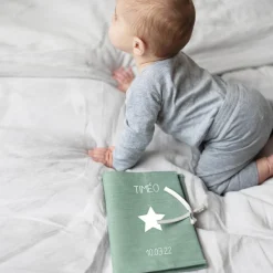 Protège carnet de santé vert d'eau (personnalisable)