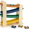 Rampe de course en bois avec 4 voitures