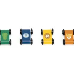 Rampe de course en bois avec 4 voitures