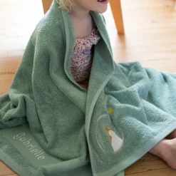 Serviette de bain vert d'eau pingouin personnalisable (70 x 140 cm)