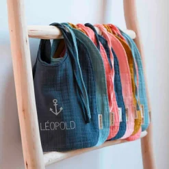 Set de naissance Bavoir et anneau de dentition Vert amande (personnalisable)