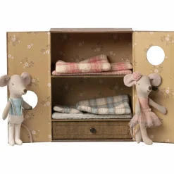 Studio de danse avec petite sœur et petit frère Souris