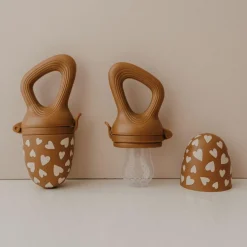 Sucette grignoteuse et 4 embouts Fall In Love camel