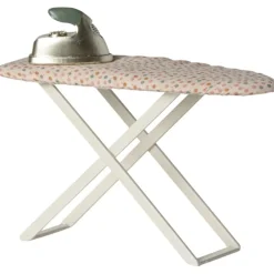 Table et fer à repasser Souris