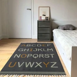 Tapis Alphabet rectangulaire gris (100 x 140 cm)