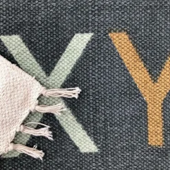 Tapis Alphabet rectangulaire gris (100 x 140 cm)