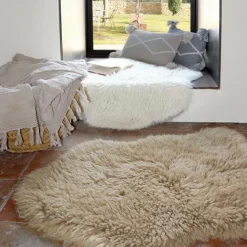 Tapis en laine Woolly Sheep beige (110 x 75 cm)