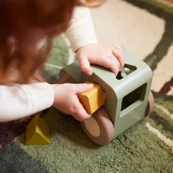 Tracteur à tirer avec trieur de formes